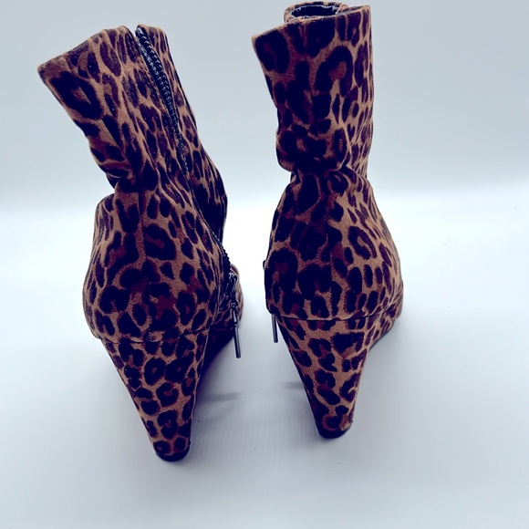 Ladies Faux Suede Leopard Print ankle boots, - Picture 3 of 7